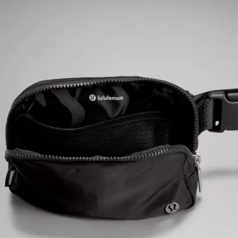 NWT Lululemon Everywhere Belt Bag, Wordmark Logo Black - Picture 4 of 6